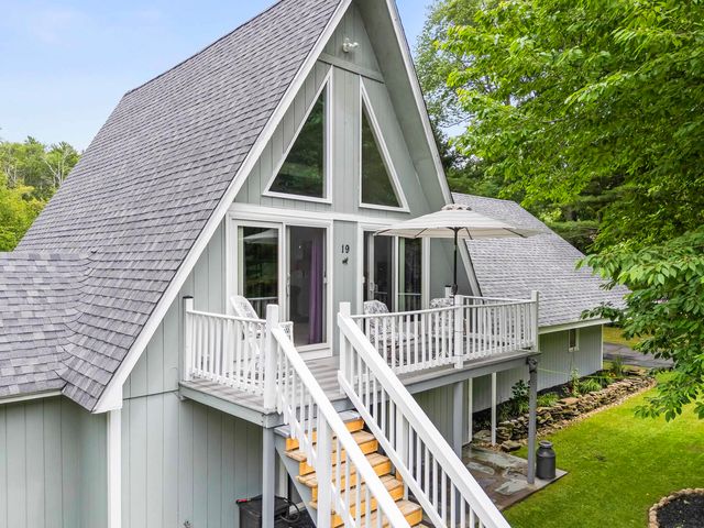 19 North Road, North Hampton, NH 03862