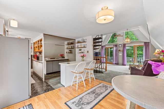 19 North Road, North Hampton, NH 03862