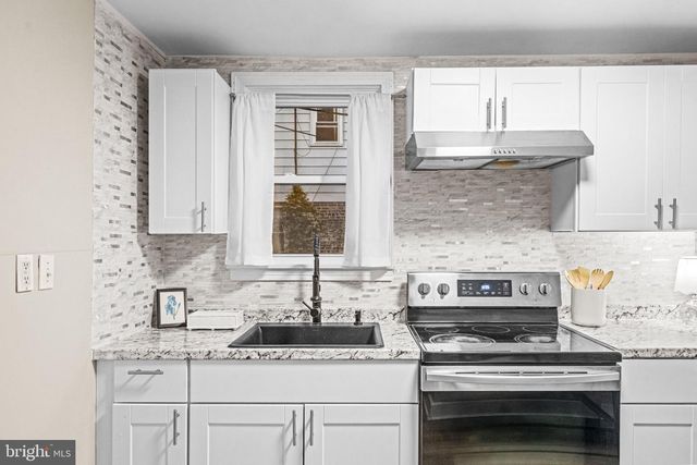 1 DIXIE DR, Penns Grove, NJ 08069