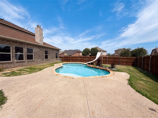 325 Pin Cushion Trail, Burleson, TX 76028