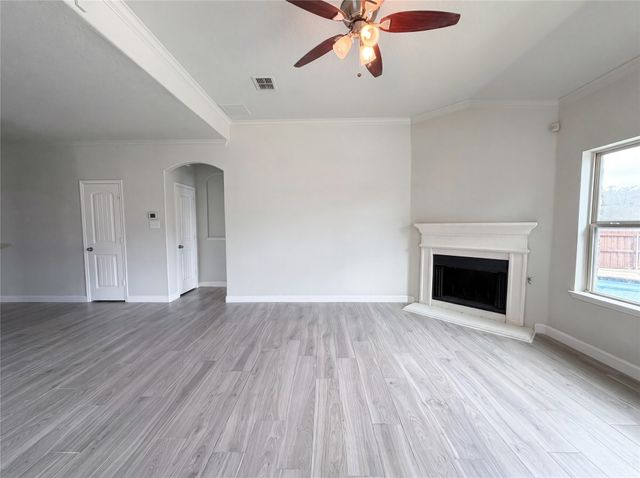 325 Pin Cushion Trail, Burleson, TX 76028