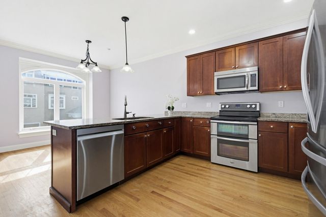 107 Riverwalk Way, Manchester, NH 03101