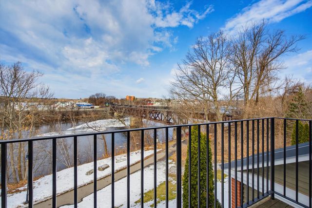 107 Riverwalk Way, Manchester, NH 03101