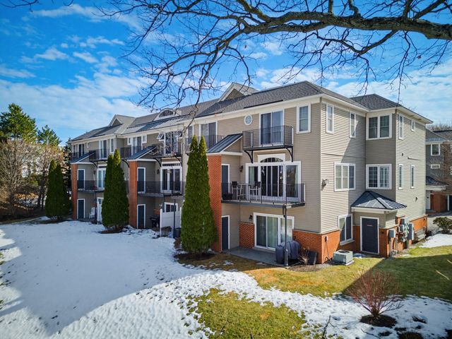 107 Riverwalk Way, Manchester, NH 03101