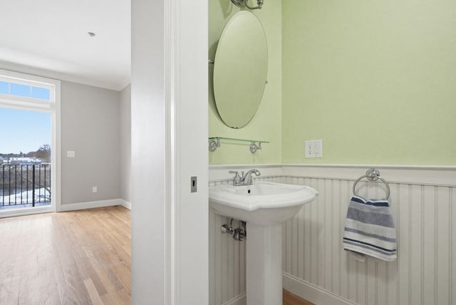 107 Riverwalk Way, Manchester, NH 03101