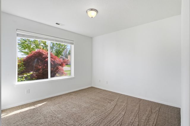 2610 W Parkway Dr, Spokane, WA 99208