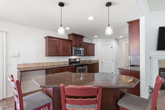 2610 W Parkway Dr, Spokane, WA 99208