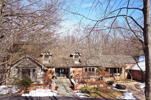 32870 Bingham Lane, Bingham Farms Village, MI 48025