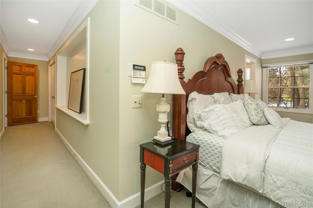 32870 Bingham Lane, Bingham Farms Village, MI 48025