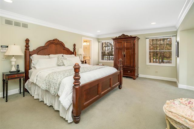 32870 Bingham Lane, Bingham Farms Village, MI 48025