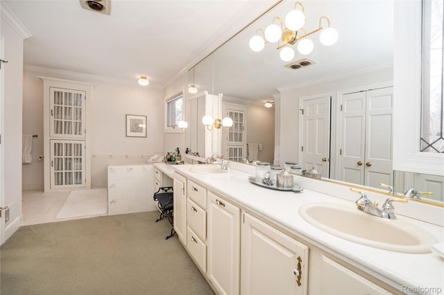 32870 Bingham Lane, Bingham Farms Village, MI 48025