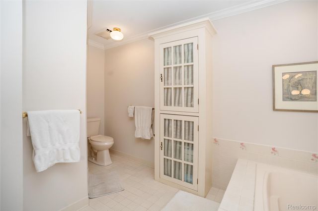 32870 Bingham Lane, Bingham Farms Village, MI 48025