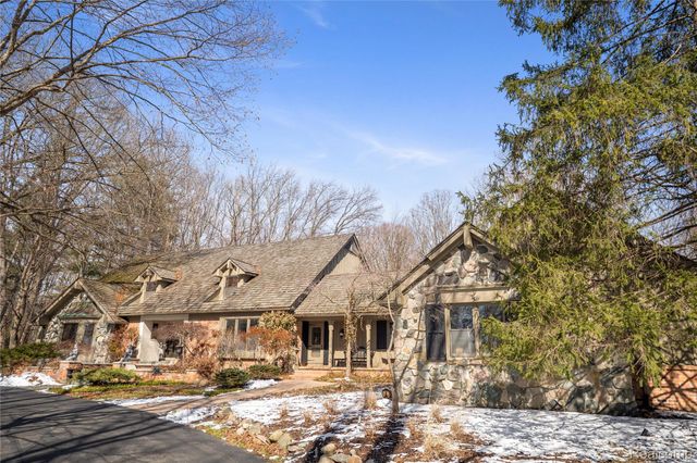 32870 Bingham Lane, Bingham Farms Village, MI 48025