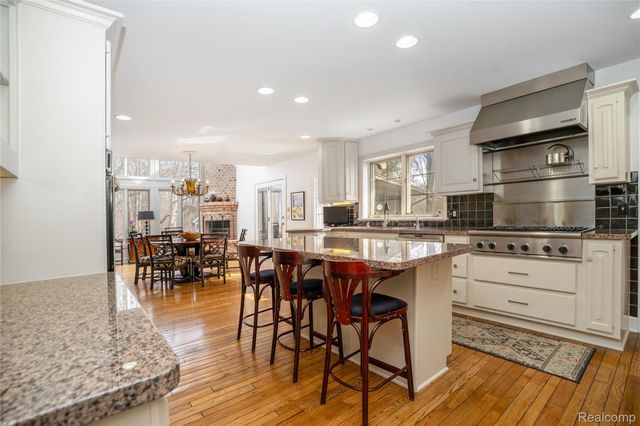 32870 Bingham Lane, Bingham Farms Village, MI 48025