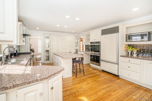 32870 Bingham Lane, Bingham Farms Village, MI 48025