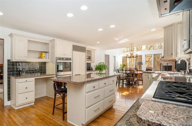 32870 Bingham Lane, Bingham Farms Village, MI 48025