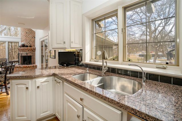 32870 Bingham Lane, Bingham Farms Village, MI 48025