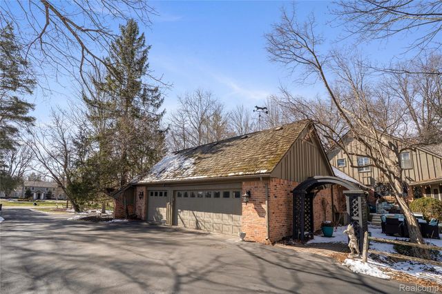 32870 Bingham Lane, Bingham Farms Village, MI 48025