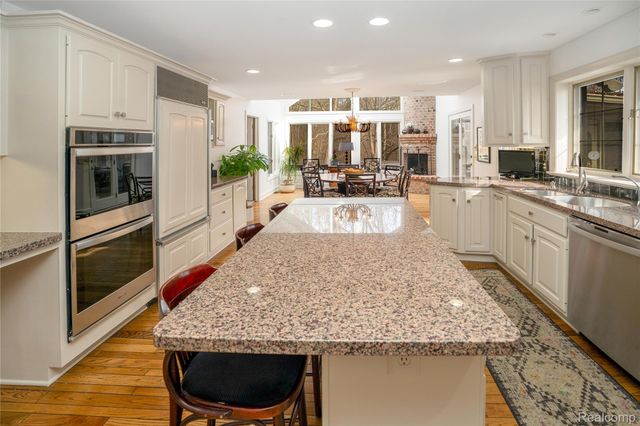 32870 Bingham Lane, Bingham Farms Village, MI 48025