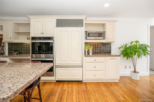 32870 Bingham Lane, Bingham Farms Village, MI 48025