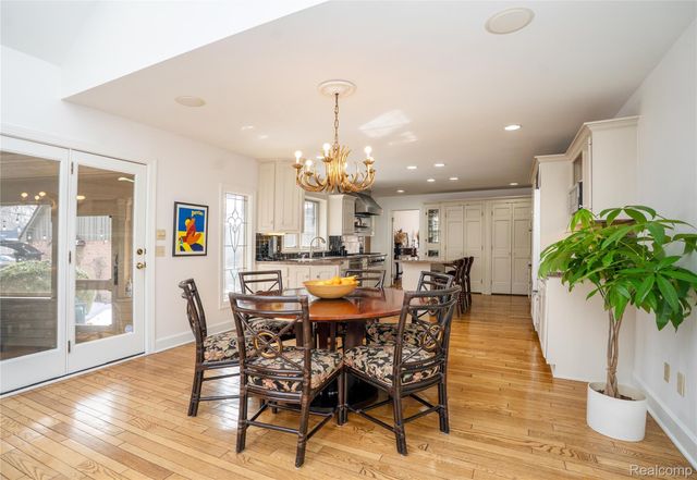 32870 Bingham Lane, Bingham Farms Village, MI 48025