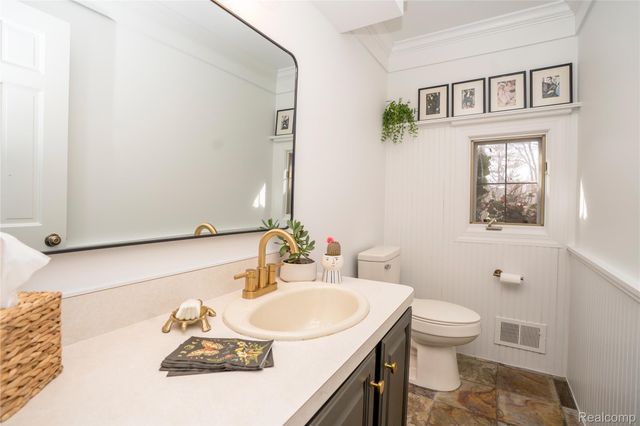 32870 Bingham Lane, Bingham Farms Village, MI 48025