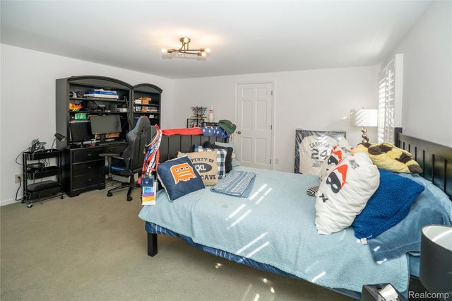 32870 Bingham Lane, Bingham Farms Village, MI 48025