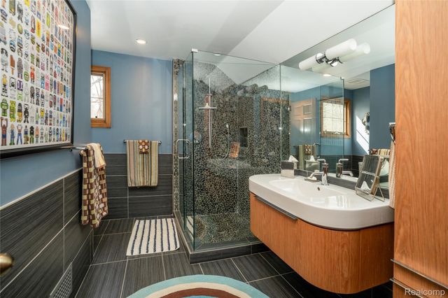 32870 Bingham Lane, Bingham Farms Village, MI 48025