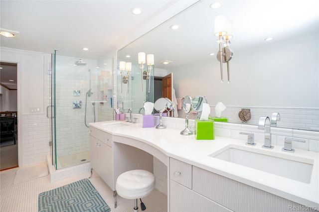 32870 Bingham Lane, Bingham Farms Village, MI 48025