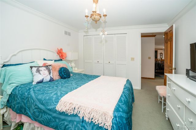 32870 Bingham Lane, Bingham Farms Village, MI 48025