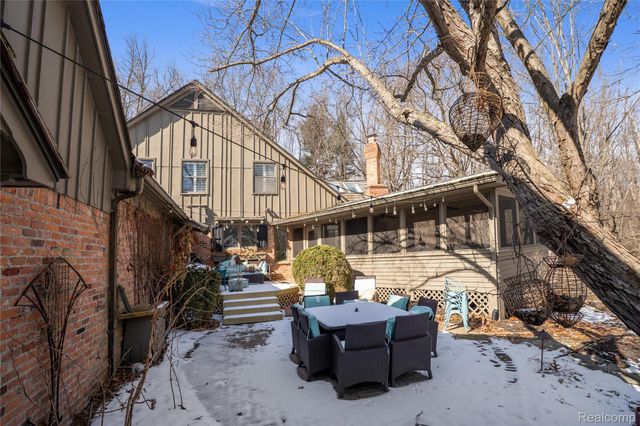 32870 Bingham Lane, Bingham Farms Village, MI 48025