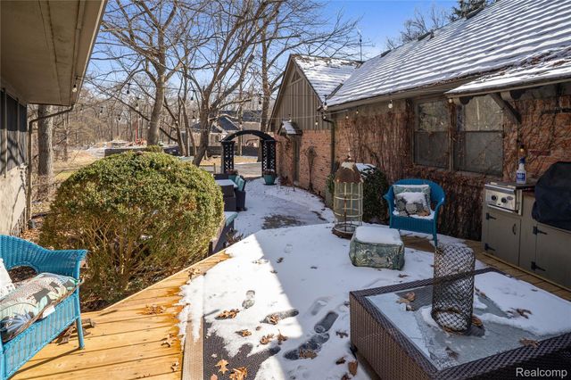 32870 Bingham Lane, Bingham Farms Village, MI 48025