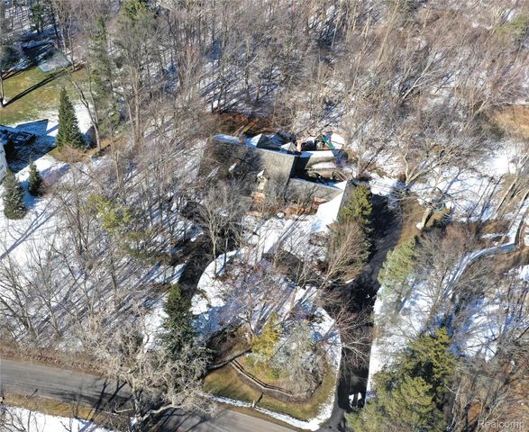 32870 Bingham Lane, Bingham Farms Village, MI 48025