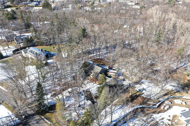 32870 Bingham Lane, Bingham Farms Village, MI 48025