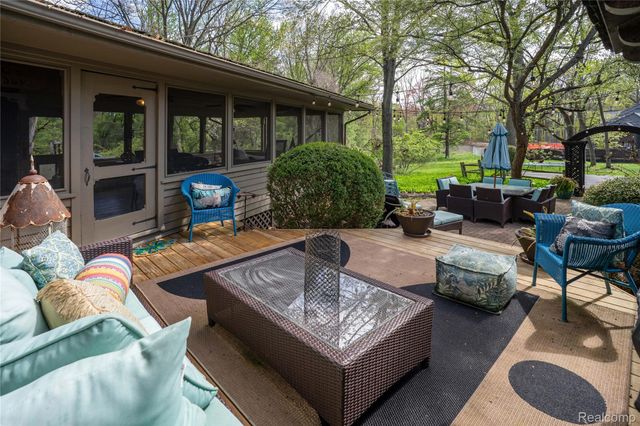 32870 Bingham Lane, Bingham Farms Village, MI 48025