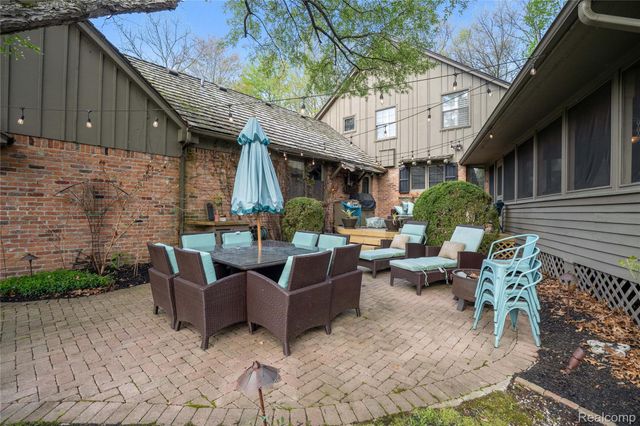 32870 Bingham Lane, Bingham Farms Village, MI 48025