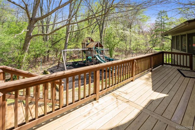 32870 Bingham Lane, Bingham Farms Village, MI 48025
