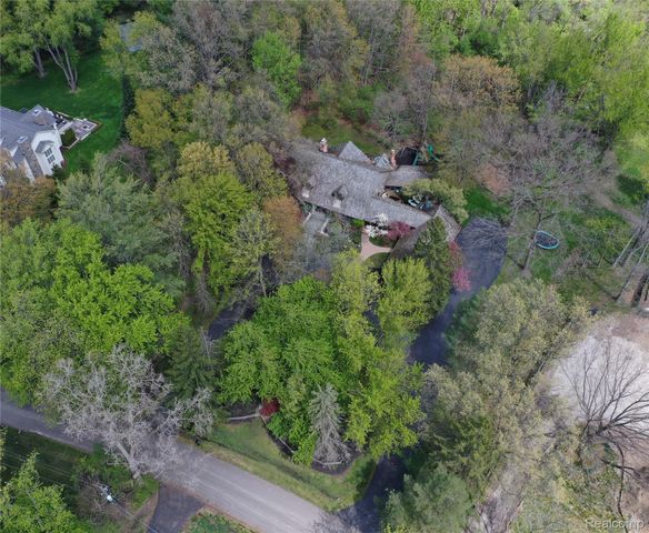 32870 Bingham Lane, Bingham Farms Village, MI 48025
