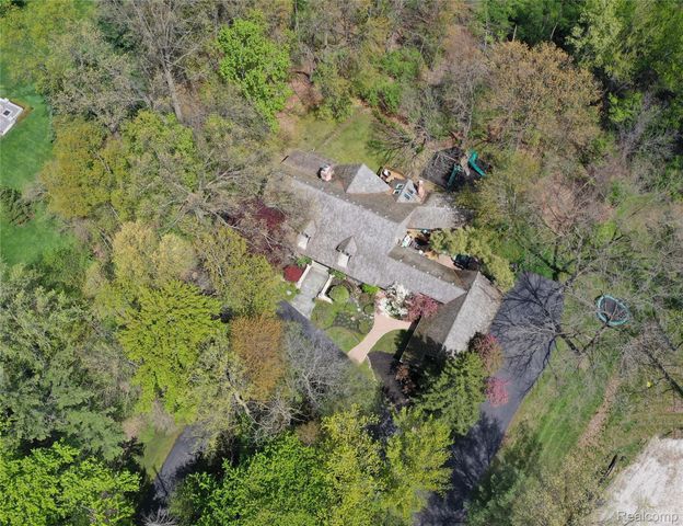 32870 Bingham Lane, Bingham Farms Village, MI 48025