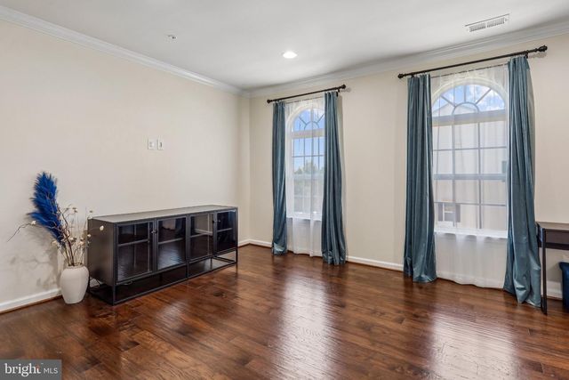 7504 BRUNSON CIR, Gainesville, VA 20155