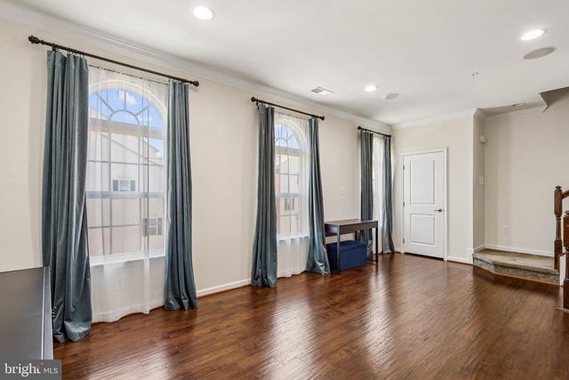 7504 BRUNSON CIR, Gainesville, VA 20155