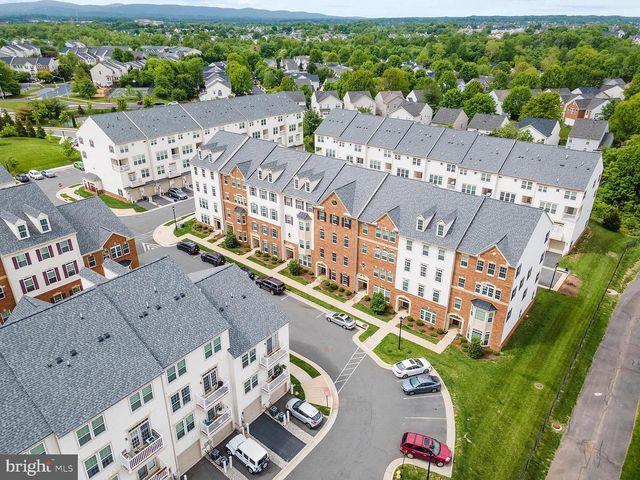 7504 BRUNSON CIR, Gainesville, VA 20155