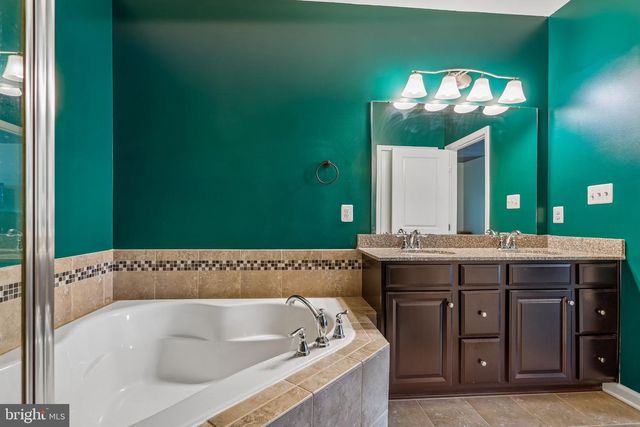 7504 BRUNSON CIR, Gainesville, VA 20155