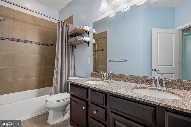 7504 BRUNSON CIR, Gainesville, VA 20155