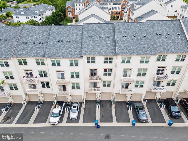 7504 BRUNSON CIR, Gainesville, VA 20155