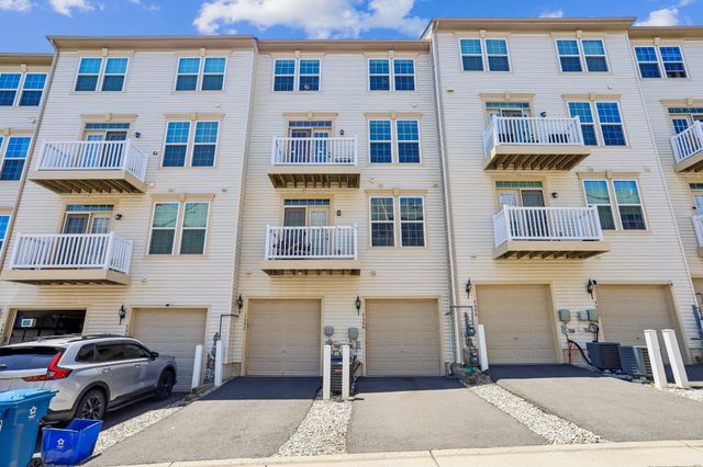 7504 BRUNSON CIR, Gainesville, VA 20155