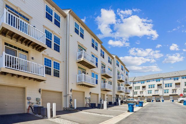 7504 BRUNSON CIR, Gainesville, VA 20155