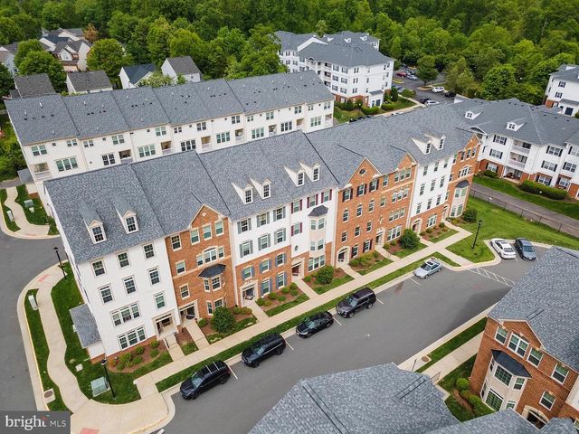7504 BRUNSON CIR, Gainesville, VA 20155