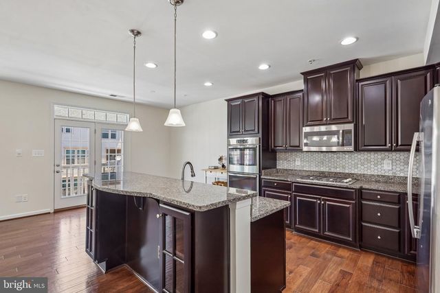 7504 BRUNSON CIR, Gainesville, VA 20155