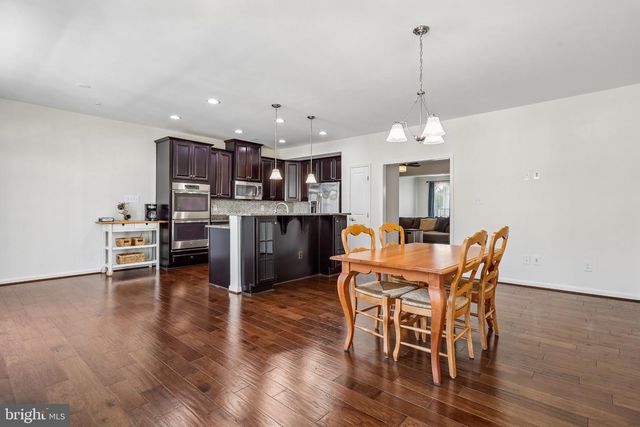 7504 BRUNSON CIR, Gainesville, VA 20155